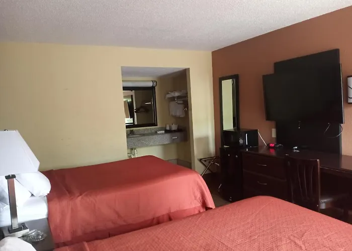 Super 8 By Wyndham Tulsa